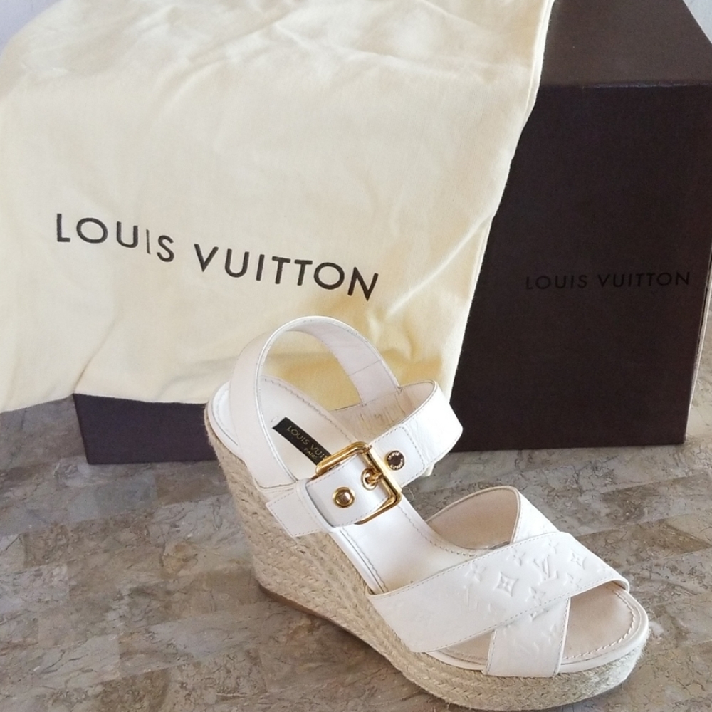 **Host Pick* Authentic Louis Vuitton Cream Monogram Wedges